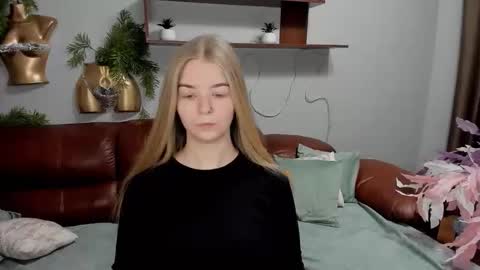 SirenaBloom online show from November 7, 4:45 am