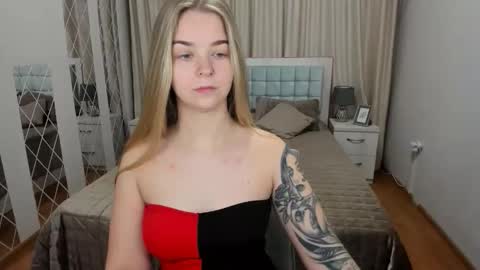 SirenaBloom online show from November 17, 5:35 am