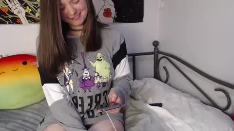 sk8t3rgurl online show from November 9, 4:00 am