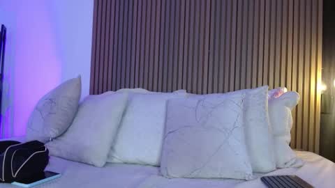 Skay  online show from November 6, 12:39 pm