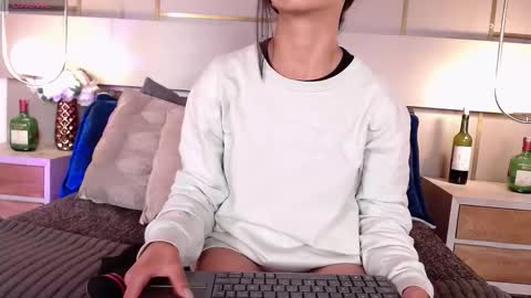 Skay  online show from November 11, 1:33 pm