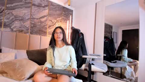 Skay  online show from November 20, 7:35 pm