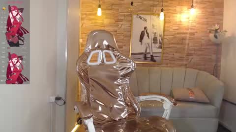 Snapshot of skeler_lovd_b chatting on January 23, 4:37 pm Skarlet online show from January 23, 4:37 pm