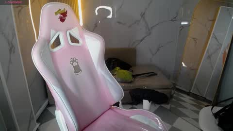 Snapshot of skeler_lovd_b chatting on October 27, 12:42 pm Skarlet online show from October 27, 12:42 pm