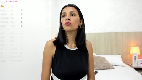 Snapshot of skinny_lilly chatting on December 11, 7:36 pm lilly online show from December 11, 7:36 pm