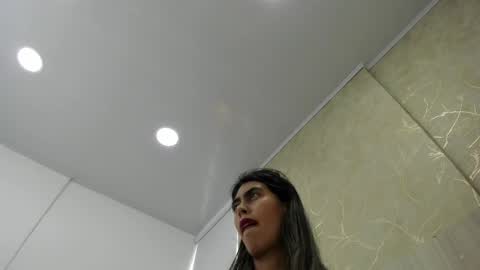 Snapshot of skinny_noa chatting on February 9, 5:33 pm Noa online show from February 9, 5:33 pm