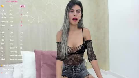 Snapshot of skinny_noa chatting on February 26, 5:28 pm Noa online show from February 26, 5:28 pm