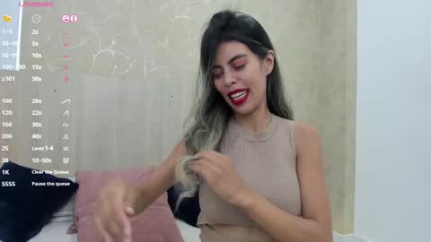 Snapshot of skinny_noa chatting on February 28, 11:25 am Noa online show from February 28, 11:25 am