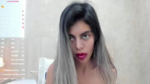 Snapshot of skinny_noa chatting on March 4, 5:24 pm Noa online show from March 4, 5:24 pm