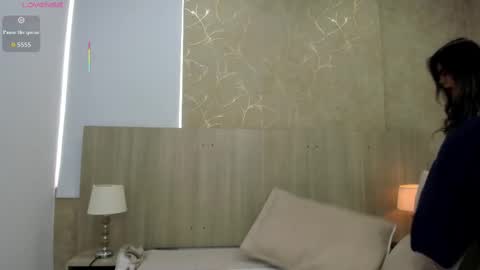 Snapshot of skinny_noa chatting on November 21, 11:31 am Noa online show from November 21, 11:31 am