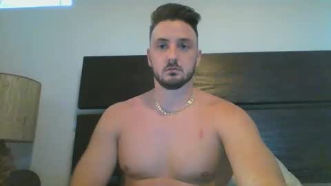 skinnyguylongdick1 online show from January 19, 12:28 am