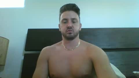 skinnyguylongdick1 online show from March 1, 6:43 pm