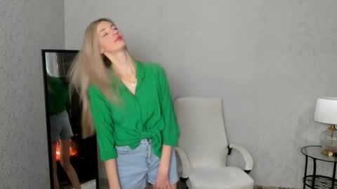 Skinnyladyy online show from January 28, 2:11 am