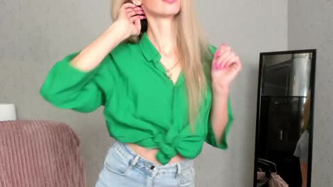 Skinnyladyy online show from February 4, 2:07 am