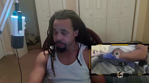 Snapshot of skinzandbait chatting on December 17, 9:07 am strokerpoker online show from December 17, 9:07 am