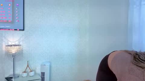 sky_johnson_ online show from November 29, 7:06 pm