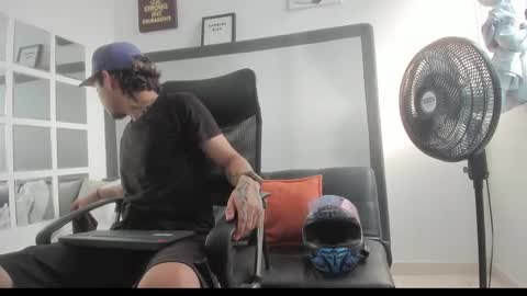 sky_wild online show from November 2, 8:33 pm