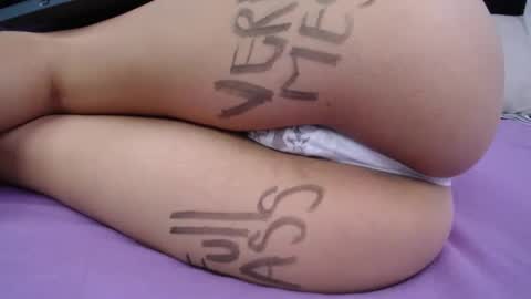 Snapshot of skynny_horney chatting on December 13, 7:04 am Skynny online show from December 13, 7:04 am