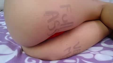 Snapshot of skynny_horney chatting on December 17, 11:06 am Skynny online show from December 17, 11:06 am