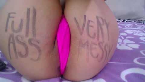 Snapshot of skynny_horney chatting on December 22, 9:33 am Skynny online show from December 22, 9:33 am