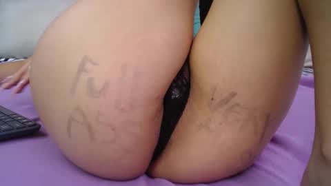 Snapshot of skynny_horney chatting on December 29, 10:56 am Skynny online show from December 29, 10:56 am