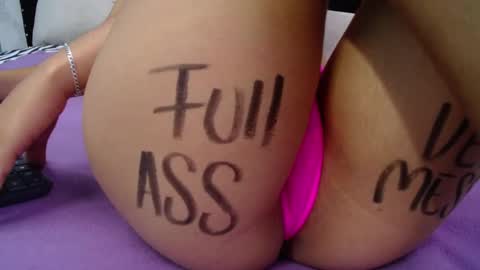 Snapshot of skynny_horney chatting on December 30, 8:25 pm Skynny online show from December 30, 8:25 pm