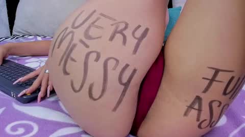 Snapshot of skynny_horney chatting on January 14, 9:41 pm Skynny online show from January 14, 9:41 pm