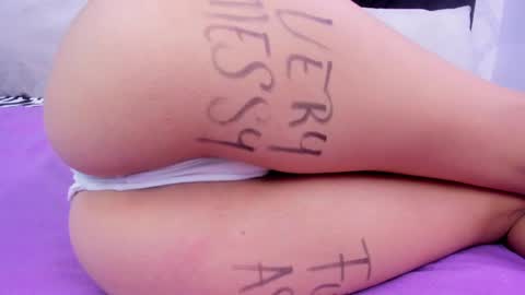 Snapshot of skynny_horney chatting on January 27, 11:54 pm Skynny online show from January 27, 11:54 pm