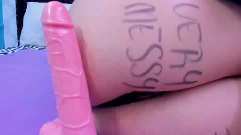 Snapshot of skynny_horney chatting on January 28, 9:08 pm Skynny online show from January 28, 9:08 pm