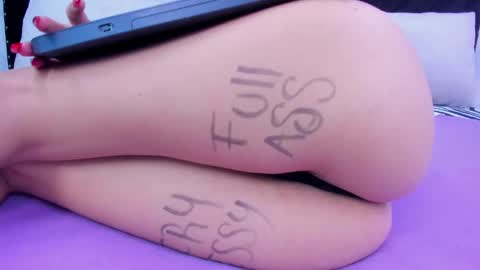 Snapshot of skynny_horney chatting on January 29, 12:12 am Skynny online show from January 29, 12:12 am