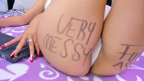 Snapshot of skynny_horney chatting on February 16, 12:30 am Skynny online show from February 16, 12:30 am