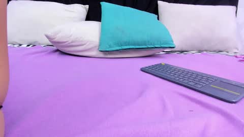 Snapshot of skynny_horney chatting on February 21, 6:18 am Skynny online show from February 21, 6:18 am