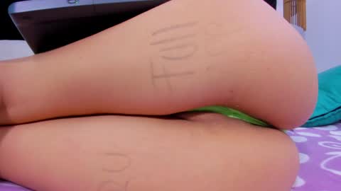 Snapshot of skynny_horney chatting on February 26, 12:27 am Skynny online show from February 26, 12:27 am