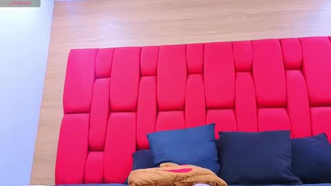 Snapshot of skynny_horney chatting on October 23, 8:51 pm Skynny online show from October 23, 8:51 pm