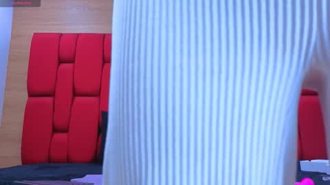 Snapshot of skynny_horney chatting on November 5, 8:53 pm Skynny online show from November 5, 8:53 pm