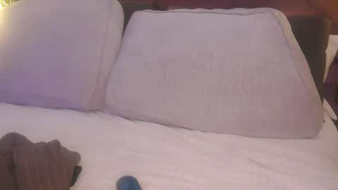 skyonetoo3 online show from September 17, 7:15 pm