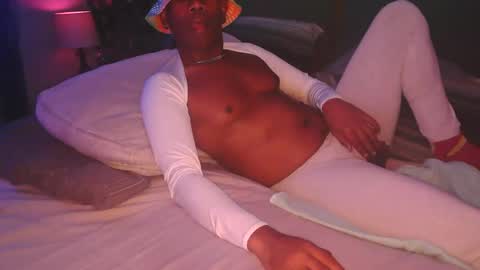 skyonetoo3 online show from November 18, 2:28 am