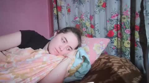 Snapshot of skyressie333 chatting on December 11, 7:14 pm skyressie333 online show from December 11, 7:14 pm