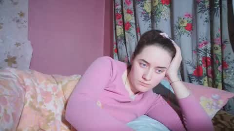 Snapshot of skyressie333 chatting on December 17, 4:11 pm skyressie333 online show from December 17, 4:11 pm