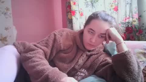 Snapshot of skyressie333 chatting on December 18, 8:09 am skyressie333 online show from December 18, 8:09 am