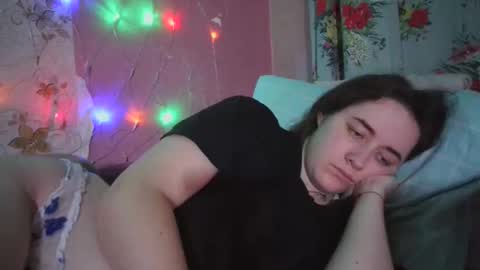 Snapshot of skyressie333 chatting on December 22, 6:15 pm skyressie333 online show from December 22, 6:15 pm