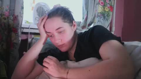 Snapshot of skyressie333 chatting on December 28, 1:49 pm skyressie333 online show from December 28, 1:49 pm