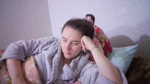 Snapshot of skyressie333 chatting on February 7, 6:45 pm skyressie333 online show from February 7, 6:45 pm