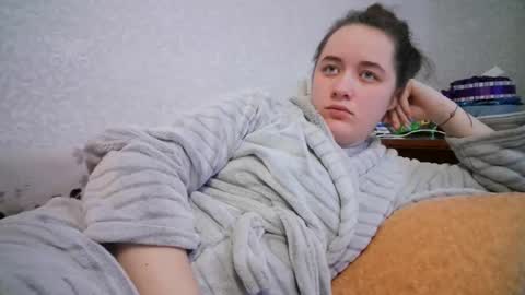 Snapshot of skyressie333 chatting on February 10, 6:20 am skyressie333 online show from February 10, 6:20 am