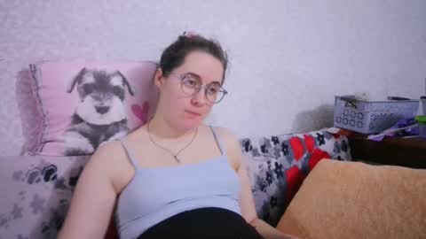 Snapshot of skyressie333 chatting on February 16, 3:59 pm skyressie333 online show from February 16, 3:59 pm