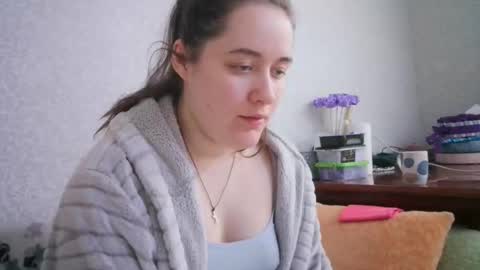 Snapshot of skyressie333 chatting on February 19, 10:12 am skyressie333 online show from February 19, 10:12 am