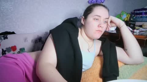 Snapshot of skyressie333 chatting on February 21, 7:54 pm skyressie333 online show from February 21, 7:54 pm