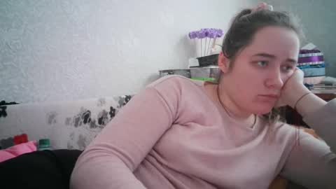 Snapshot of skyressie333 chatting on February 22, 1:57 pm skyressie333 online show from February 22, 1:57 pm