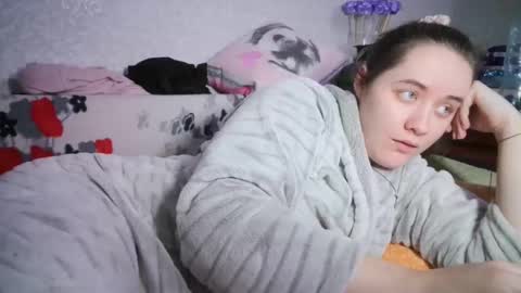 Snapshot of skyressie333 chatting on February 22, 7:03 pm skyressie333 online show from February 22, 7:03 pm