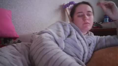 Snapshot of skyressie333 chatting on February 27, 1:38 pm skyressie333 online show from February 27, 1:38 pm